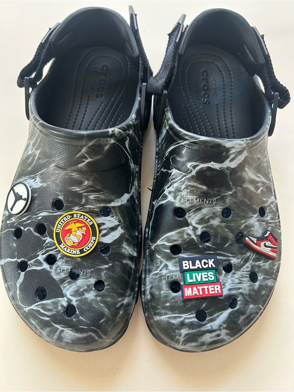 CROCS men’s Black Marble Slip-On Clogs with Jibbitz Charms size 11